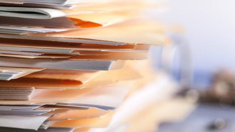 山積みの書類
